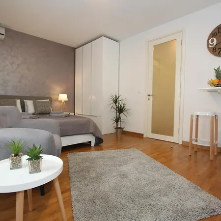 アパート Kokpit - Stan Na Dan Novi Belvil, Parking 5 Evra Dan *