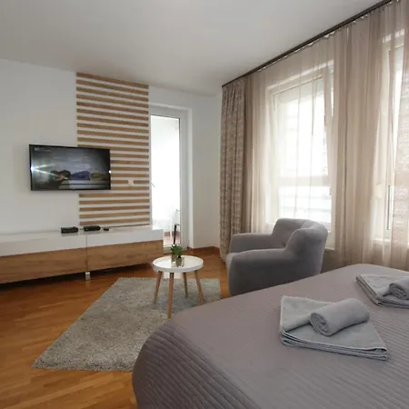 Kokpit - Stan Na Dan Novi Belvil, Parking 5 Evra Dan