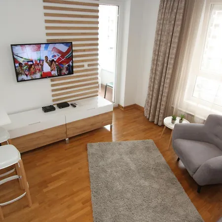 Kokpit - Stan Na Dan Novi Belvil, Parking 5 Evra Dan アパート *