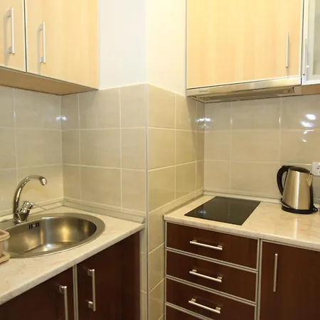 Kokpit - Stan Na Dan Novi Belvil, Parking 5 Evra Dan