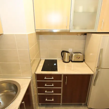 Kokpit - Stan Na Dan Novi Belvil, Parking 5 Evra Dan Belgrado